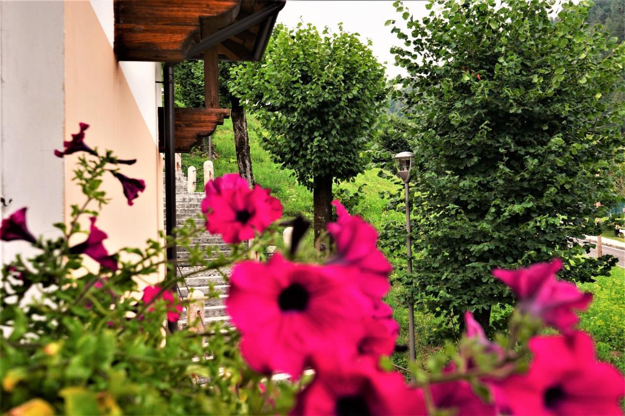 Hotel Baldo Ferrara di Monte Baldo エクステリア 写真